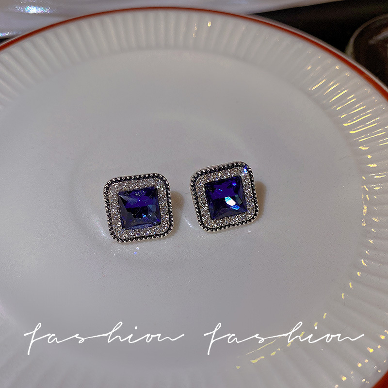 High-end, elegant and versatile stud earrings for women 2025, new trendy and simple style, trendy and stylish earrings, light luxury and individual earrings Specification drawing
