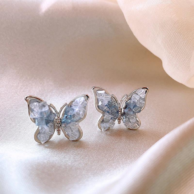 Blue gradient crystal butterfly stud earrings for women, high-end Korean design, niche retro, unique and versatile earrings and earrings Application Scenario