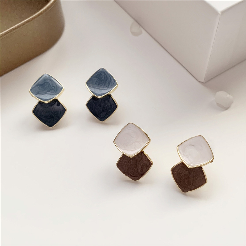 925 Silver Needle earrings for women, geometric drip glaze, simple and small stud earrings, versatile, a new type of Korean elegant and popular ear accessory full figure