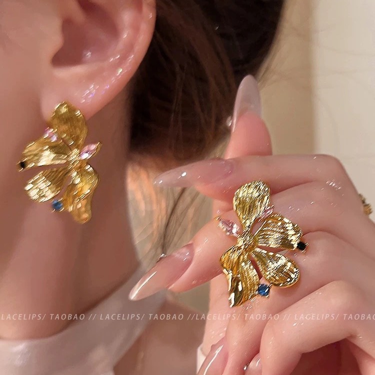 Super fairy-like French retro colored zircon gold flower earrings, female metal cold and high-end light luxury stud earrings Application Scenario