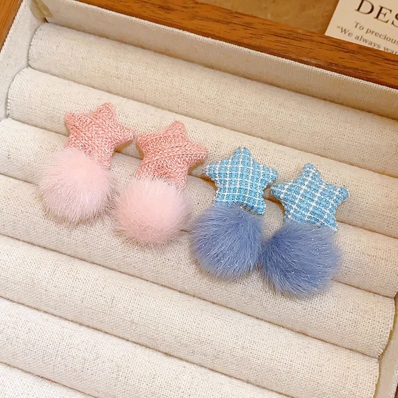 Christmas five-pointed star pink fluffy ball earrings for women, sweet and cute fluffy earrings, fashionable and high-end earrings Application Scenario