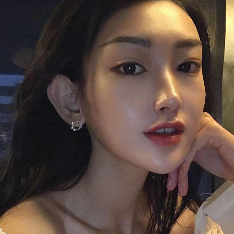 S925 silver needle full diamond exquisite small ear rings, elegant Korean pearl stud earrings, popular female earrings details Picture