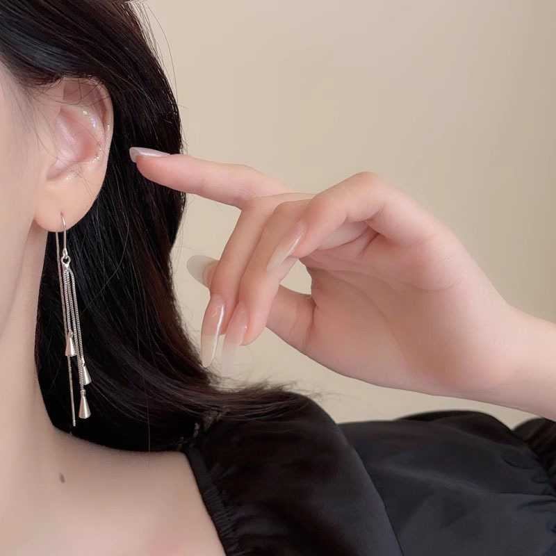 French unique water drop tassel long stud earrings for women, light luxury and high-end style, exquisite earrings, fashionable and elegant earrings Specification drawing