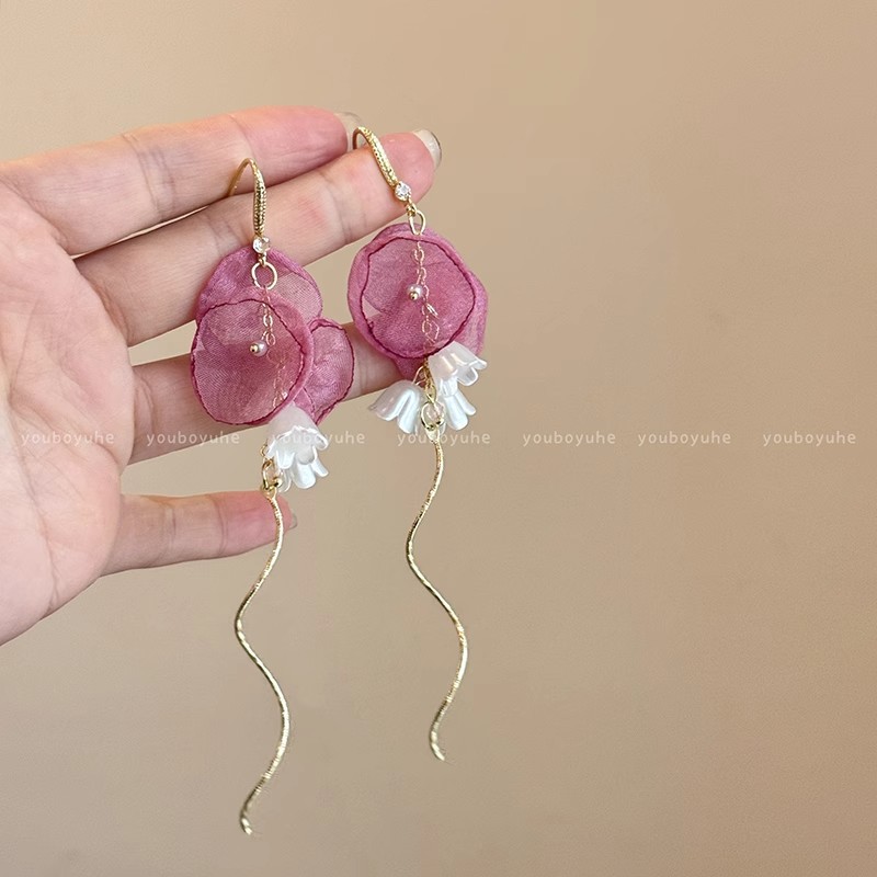 French ethereal pink flower tassel stud earrings, unique, high-end and exaggerated seaside vacation style earrings and earrings for women in summer Application Scenario