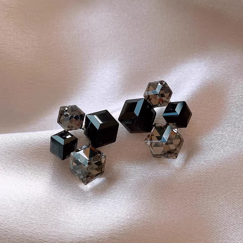 925 Silver needle retro style Autumn and winter black three-dimensional diamond geometric earrings, high-end and niche design, light luxury stud earrings for women details Picture