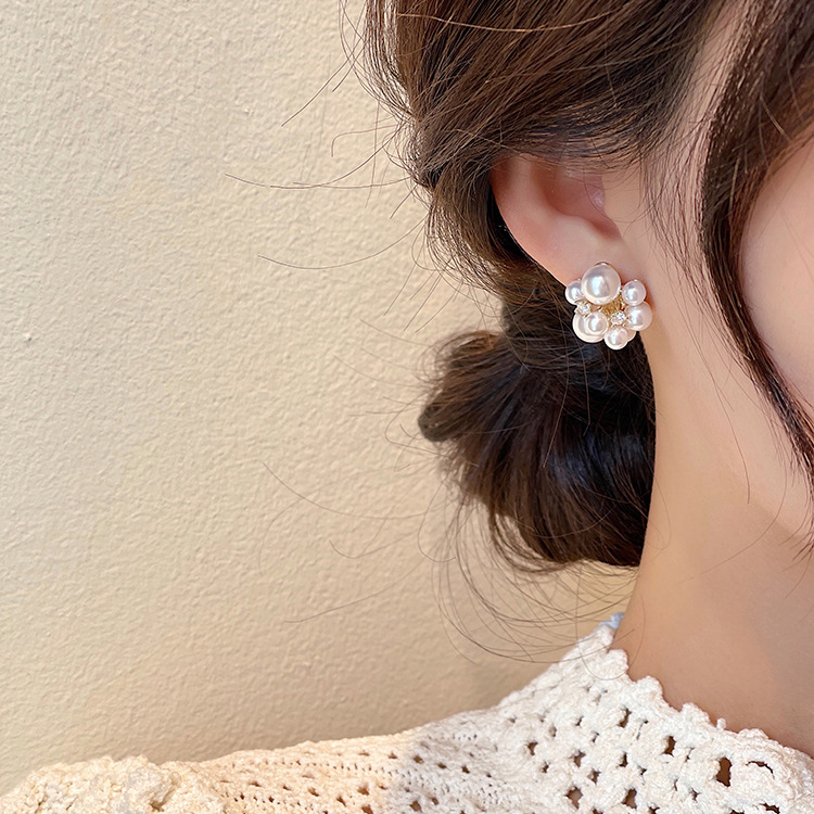 Wholesale of Japanese and Korean style pearl earrings, women's high-end retro zircon stud earrings S925 silver needle earrings full figure