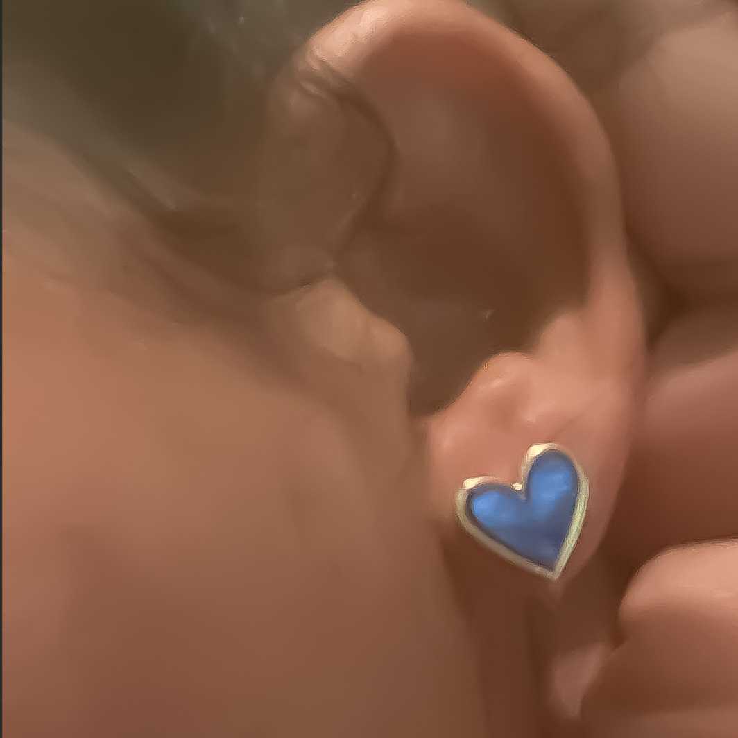 Cross-border creative, simple and elegant pink and blue heart-shaped stud earrings, small and exquisite, high-end and niche heart-shaped earrings full figure