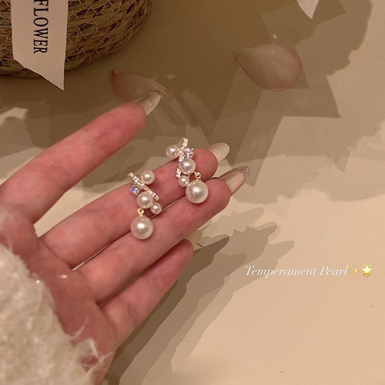 French-style pearl earrings with a touch of light luxury for women, fashionable Korean-style earrings, and unique and niche earrings full figure