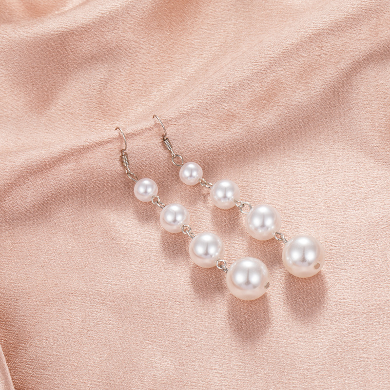 The new earrings are sweet and fresh. The original Suzhou long pearl earrings are trendy on AliExpress Application Scenario