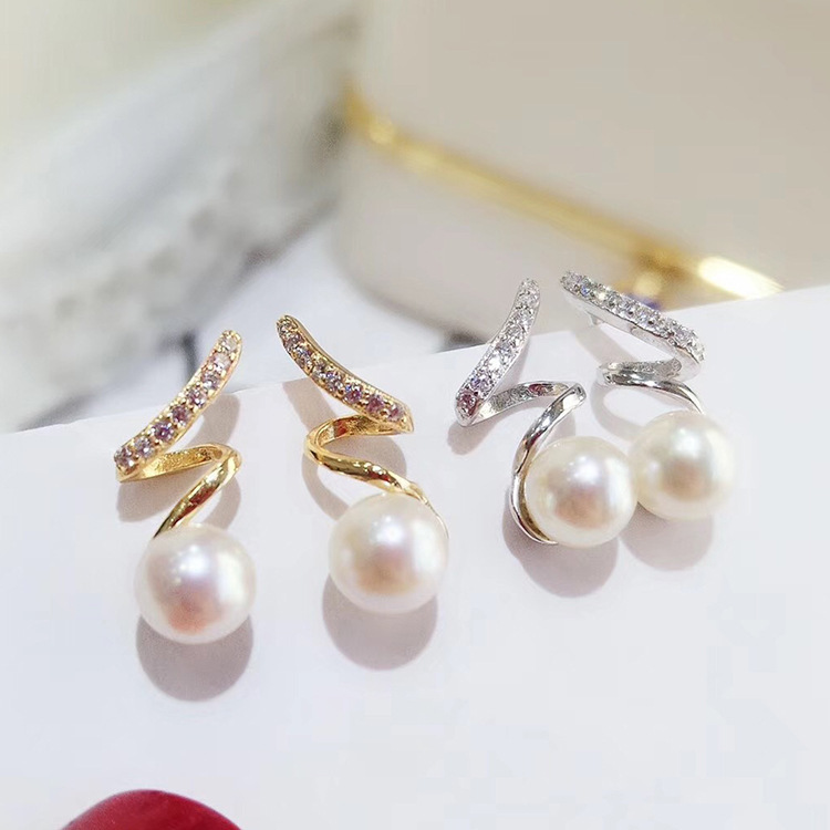 S925 Silver Needle Japanese and Korean geometric line pearl earrings, a light luxury and niche design for women, super fairy-like and versatile stud earrings full figure