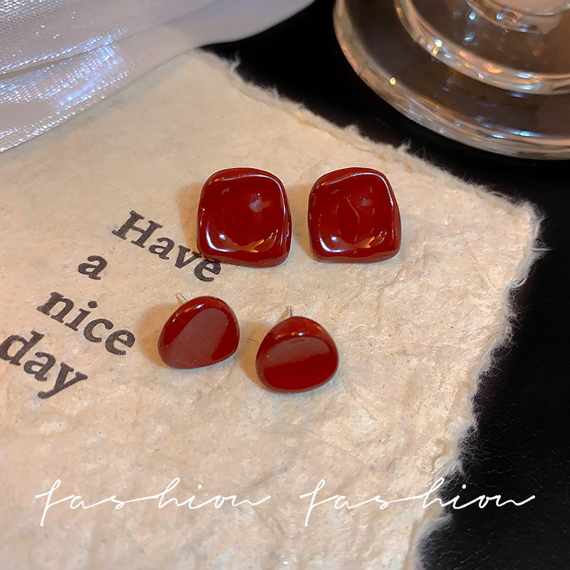 925 Silver Needle Whitening Ankela red Stud earrings for women, retro style, high-end feel, light luxury design new style Specification drawing