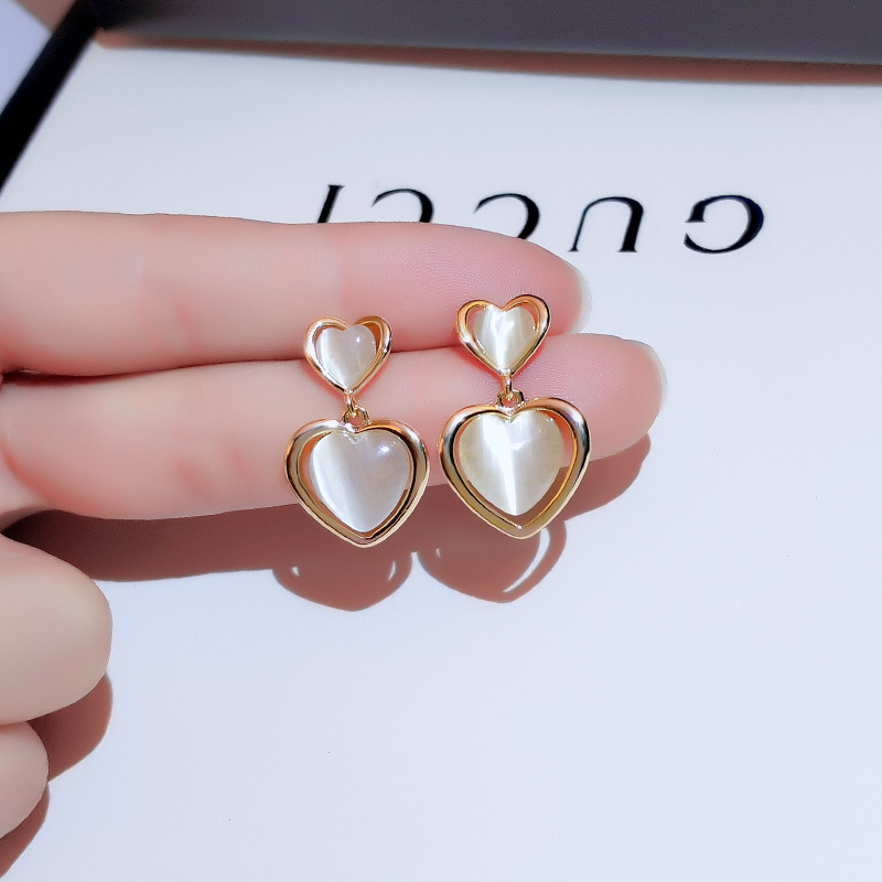 S925 Silver Needle Sexy Earrings, trendy heart-shaped stud earrings, cat's eye stone stud earrings and pendants, fashionable and retro Hong Kong-style earrings full figure