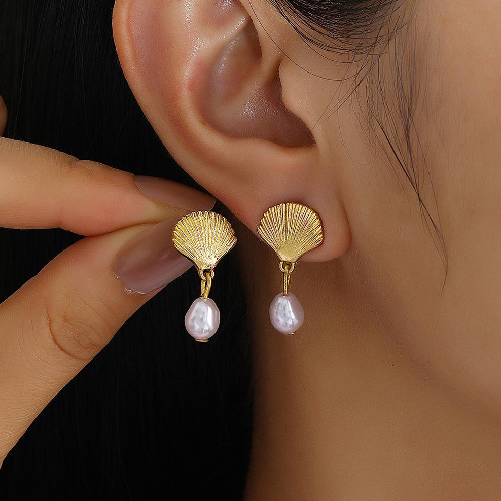 European and American cross-border creative best-selling pearl starfish stud earrings for women, fashionable and exquisite, summer seaside vacation style earrings full figure