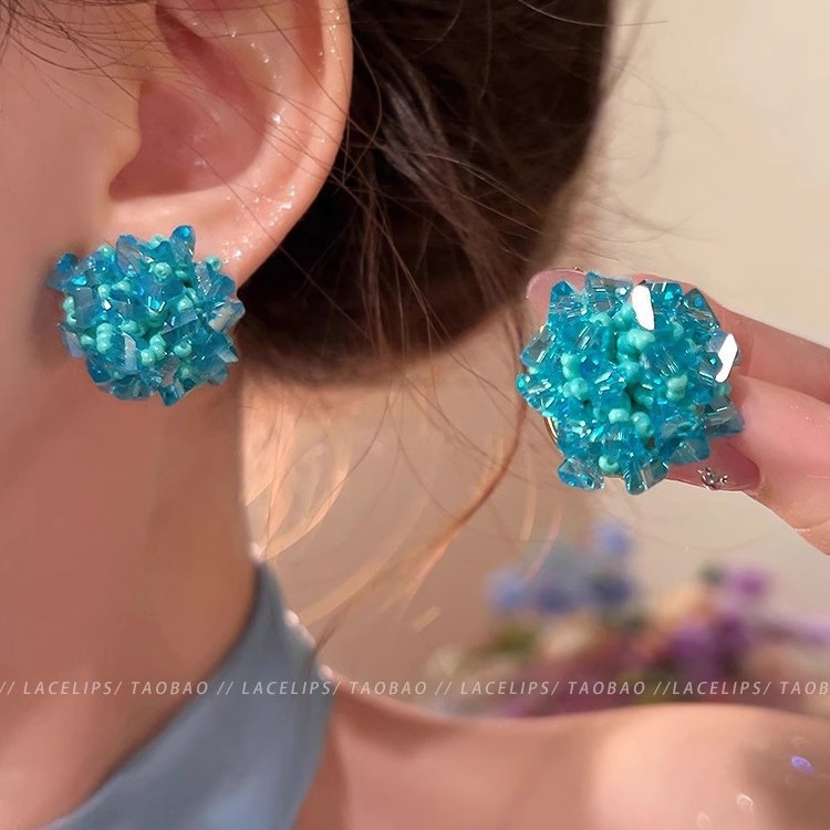 Cool in spring and summer ~ Blue beaded hydrangea stud earrings for women, 2025 new high-end style earrings, vacation whitening earrings full figure