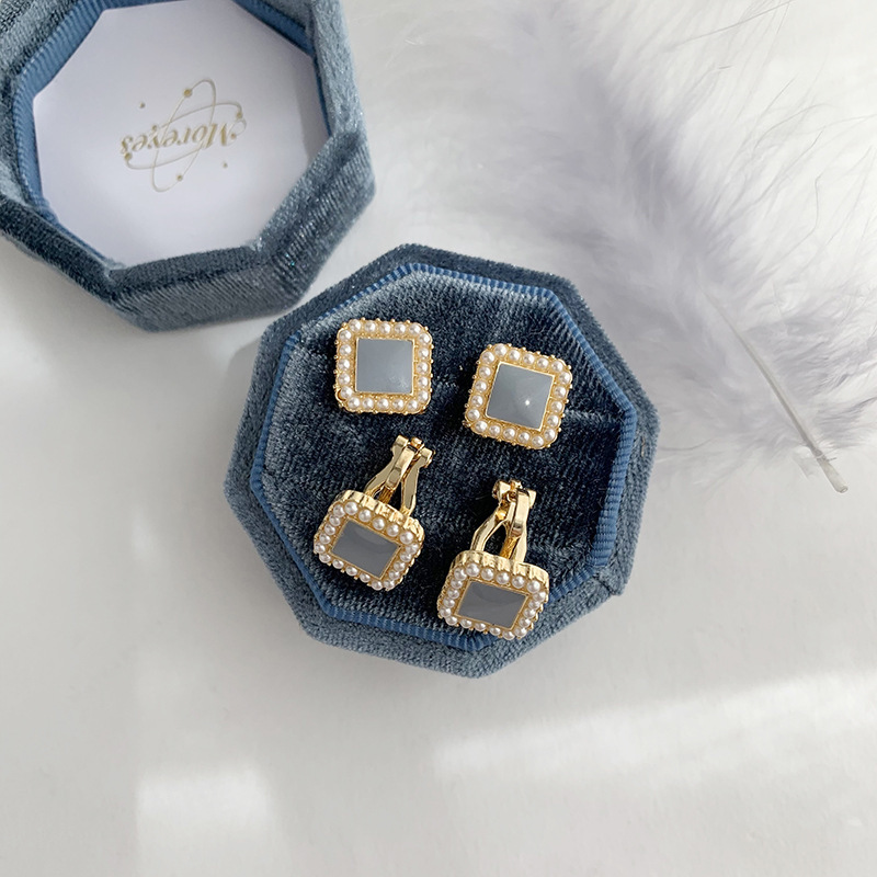 S925 Silver needle retro pearl square ear studs, a niche, sweet and gentle new trendy blue earrings cross-border supply Application Scenario
