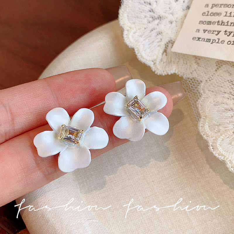 Simple white flower zircon stud earrings for women 2025 new style, versatile and elegant, niche design, high-end earrings details Picture