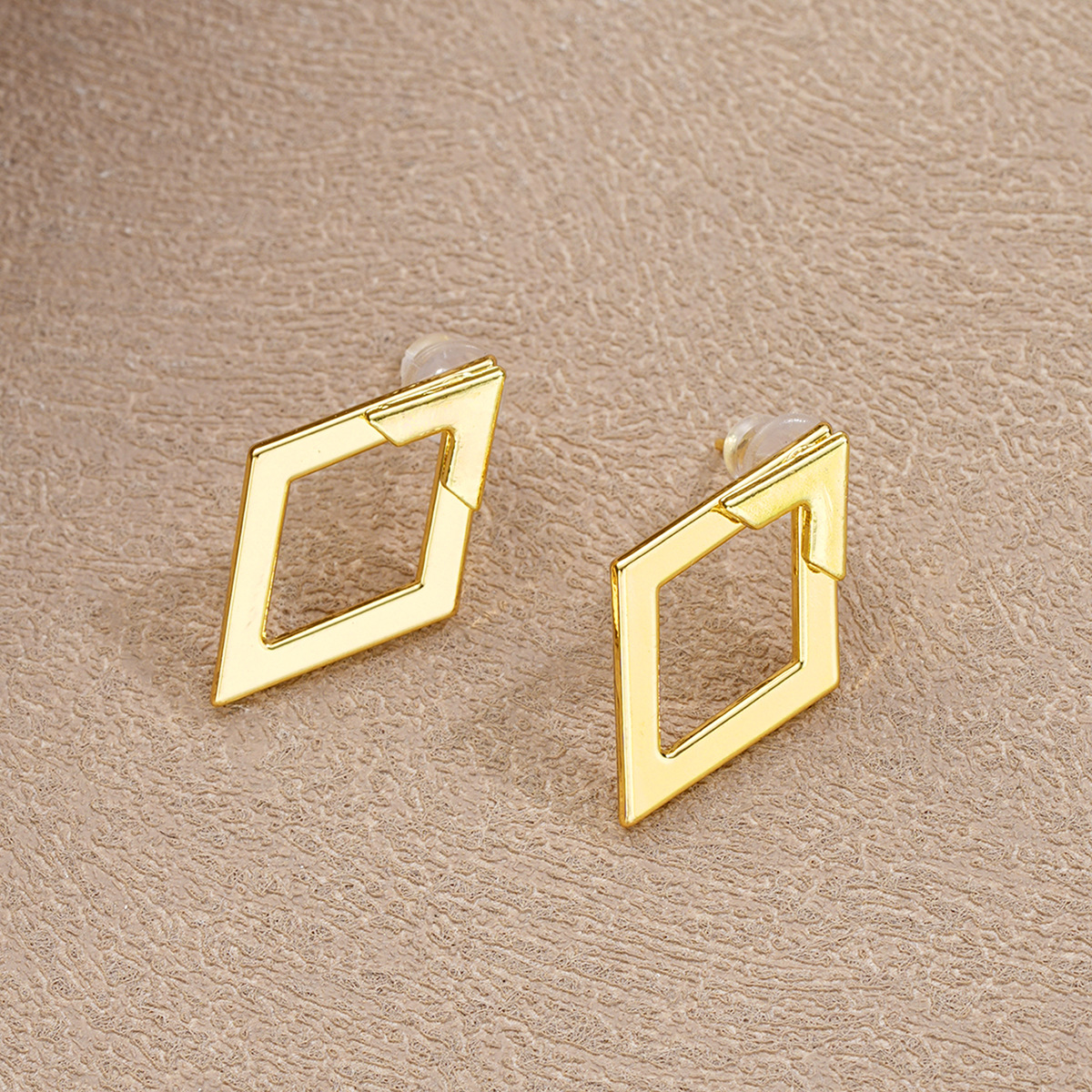 Cross-border best-selling European and American creative, simple geometric diamond-shaped hollowed-out earrings, double-layer high-end design, feminine style earrings Specification drawing