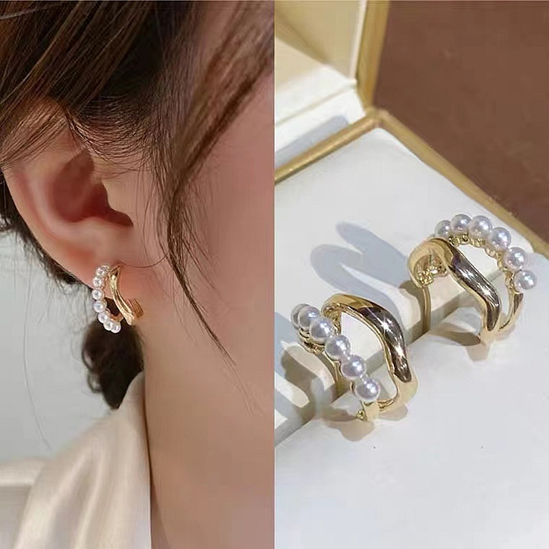 S925 Silver Needle Small Fragrance Style Design pearl geometric earrings, elegant and versatile new earrings, high-quality wholesale full figure