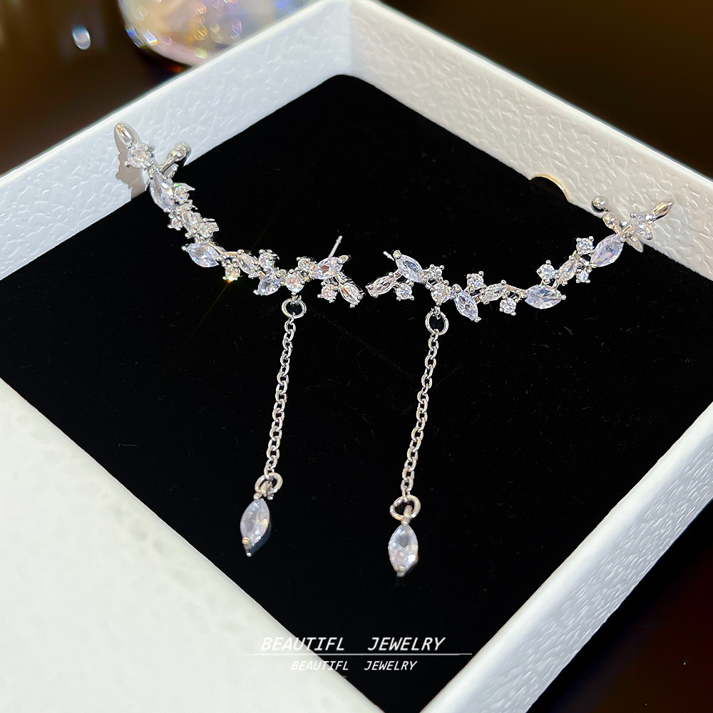 Silver needle Super fairy Zircon ear bone clips, ear studs, women's water drop tassel earrings, elegant, niche and high-end ear clip accessories full figure