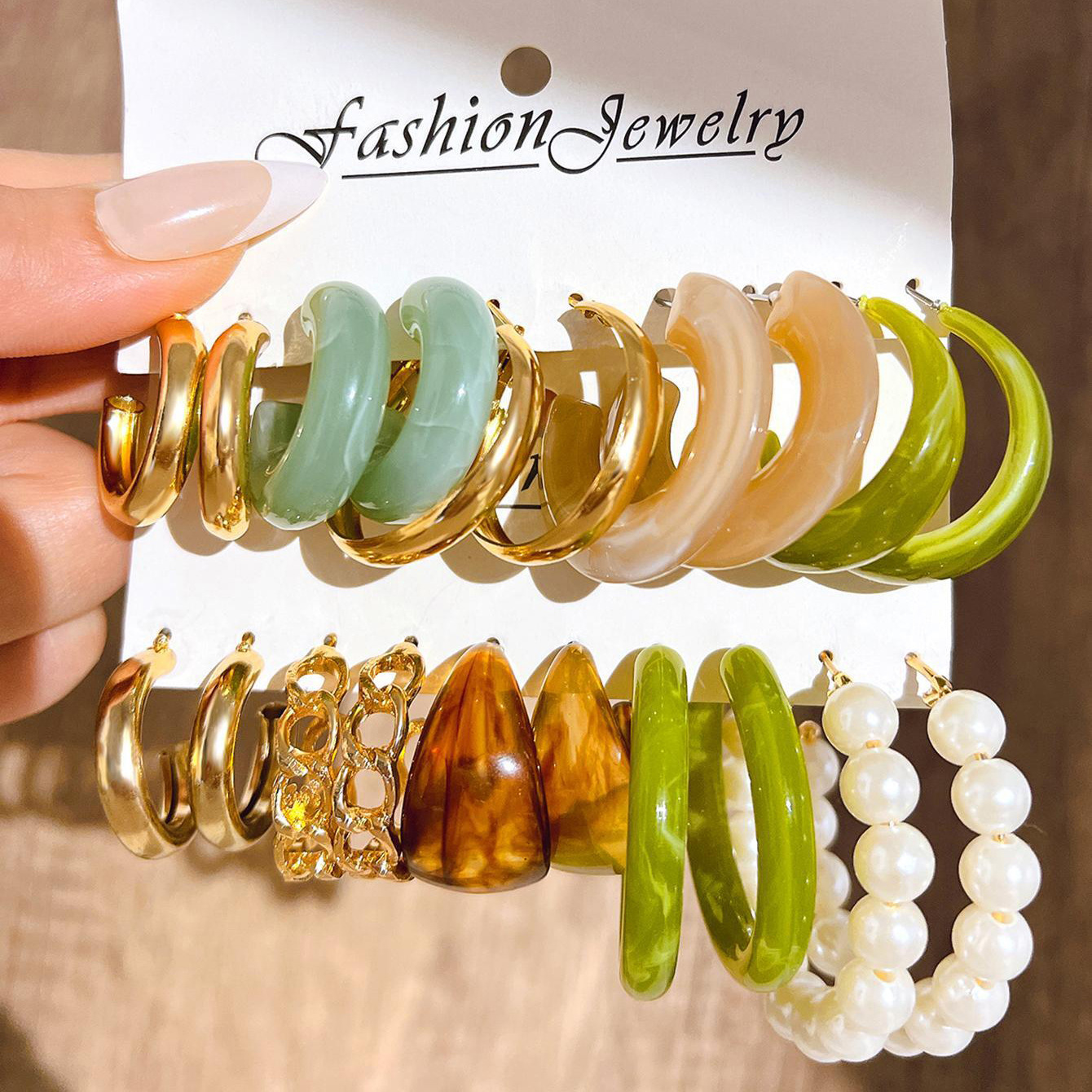 A new cross-border bestseller set of 10-piece imitation pearl resin earrings, a creative and stylish C-shaped earring set with a European and American style full figure