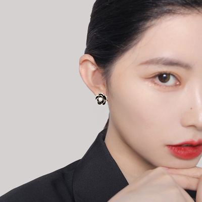 Korean camellia pearl earrings, women's ins style, light luxury, high-end and elegant stud earrings s925 silver needle, versatile earrings Application Scenario