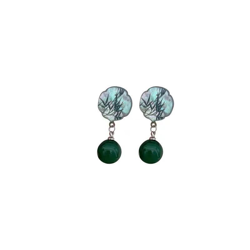 New Chinese-style green earrings, retro style, unique and elegant for women, ear studs, ancient style, cool and refreshing earrings Item Picture