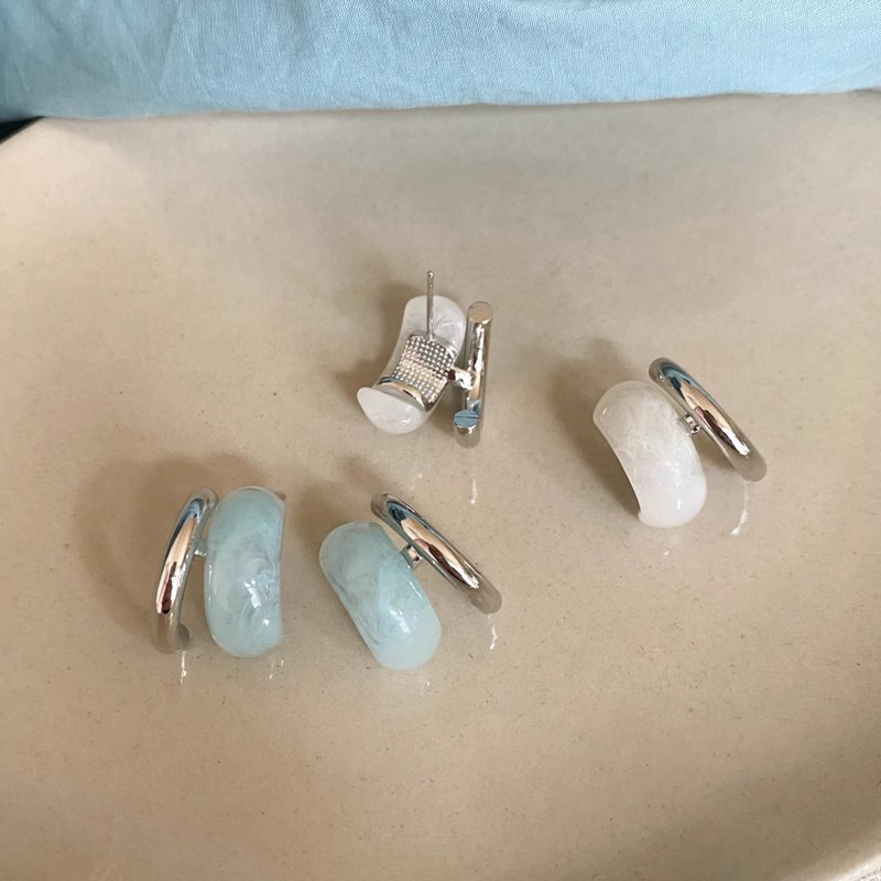 925 Silver Needle blue C-shaped earrings, women's niche design, ice-transparent ear studs, light luxury and high-end unique earrings details Picture