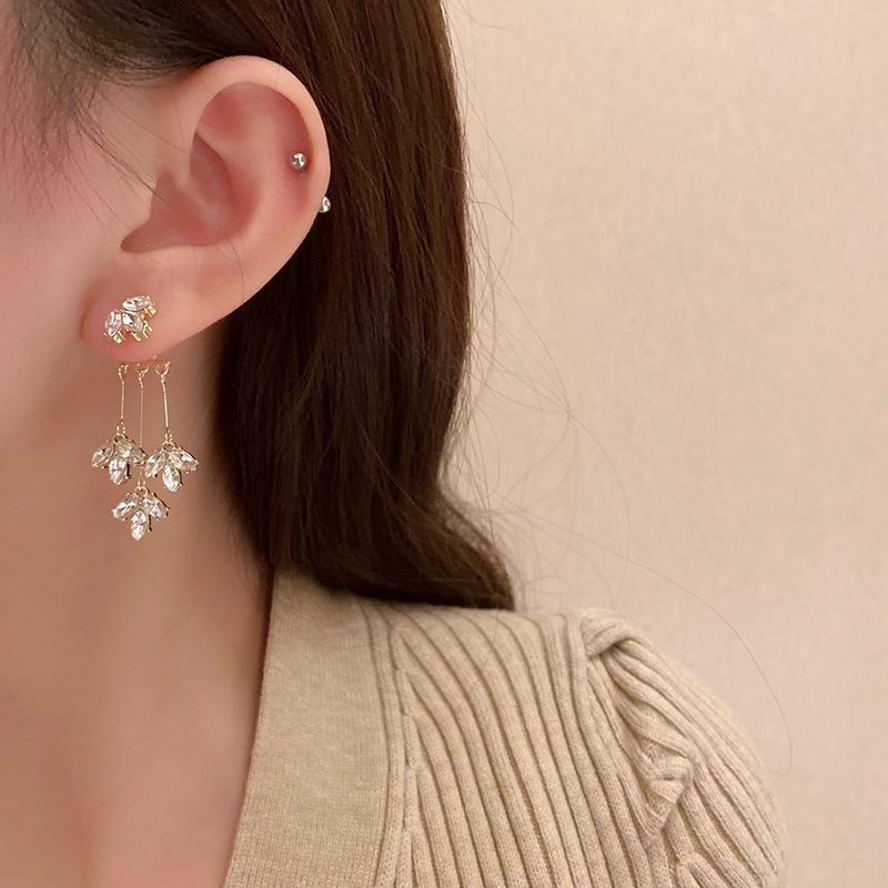 s925 Silver needle retro French style tassel earrings, women's light luxury and high-end feel, leaf stud earrings, Instagram influencer earrings Specification drawing