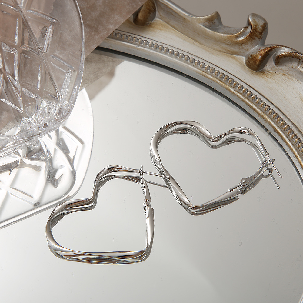 earring European and American cross-border Instagram niche design earrings, unique and simple, irregular hollowed-out heart-shaped ear loops for women Specification drawing