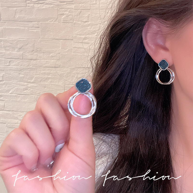 Micro-inlaid sparkling diamond star tassel stud earrings, niche design sense, elegant blue crystal earrings, high-end and unique earrings details Picture