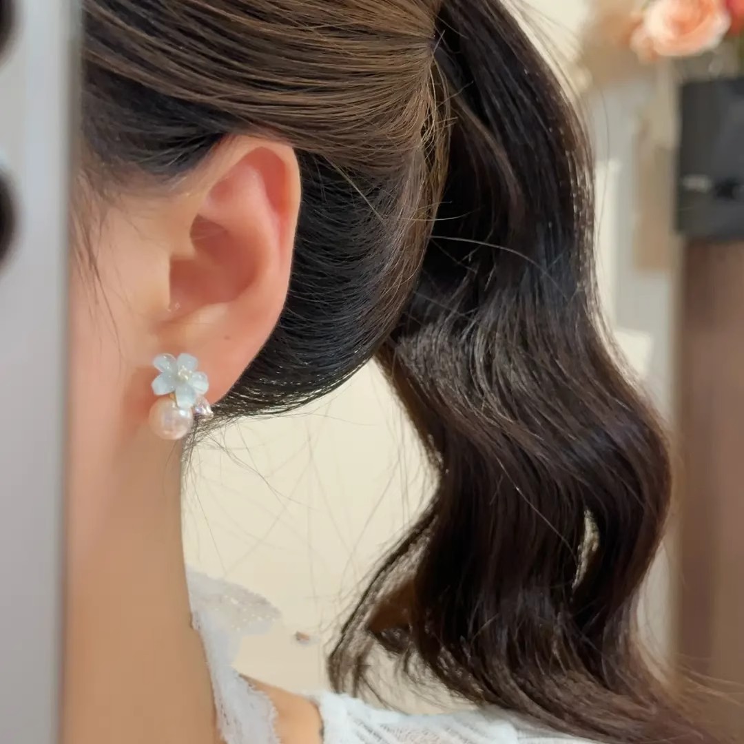 Spring and summer super ethereal blue flower pearl stud earrings for women, a unique and high-end French style, versatile earrings for commuting Specification drawing
