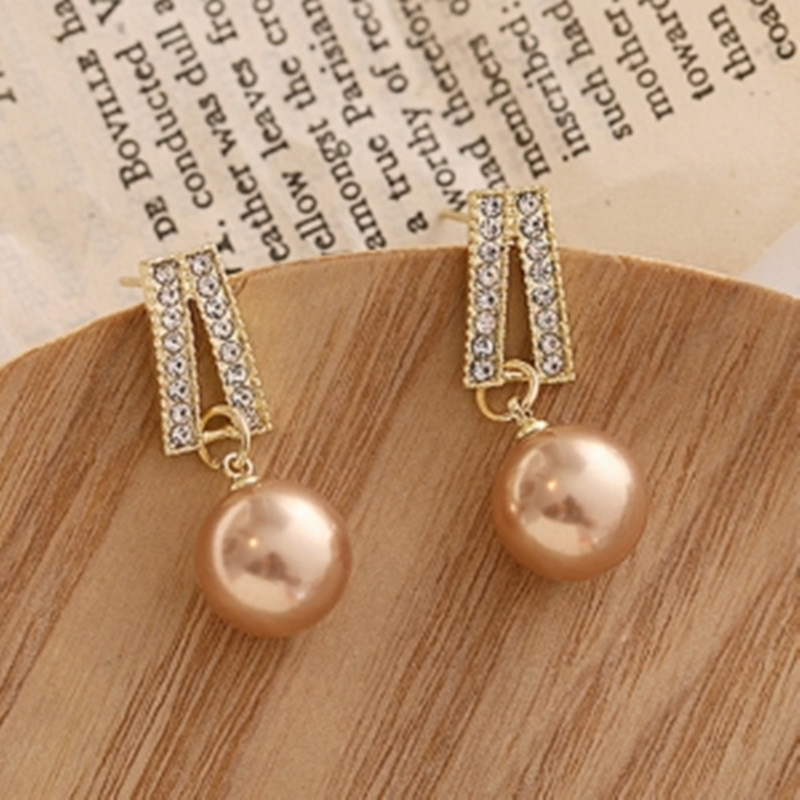 S925 Silver Needle Korean rose gold pearl earrings, elegant diamond-encrusted, simple, small and exquisite, popular earstud earrings for women full figure
