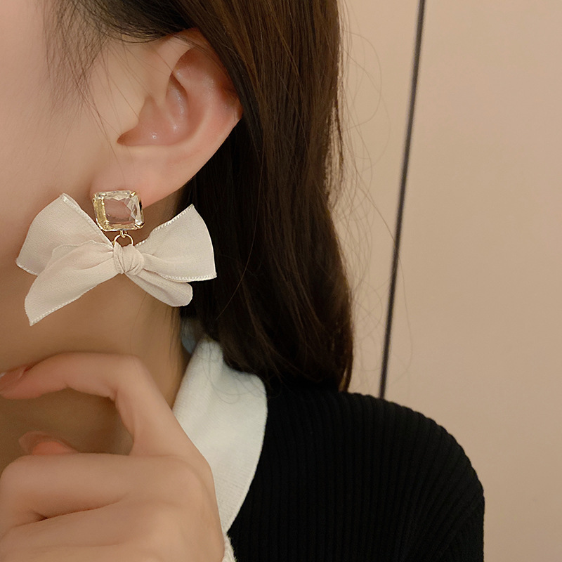 S925 Silver Needle Korean version niche design retro bow earrings, women's exaggerated and personalized stud earrings, fashionable earrings details Picture