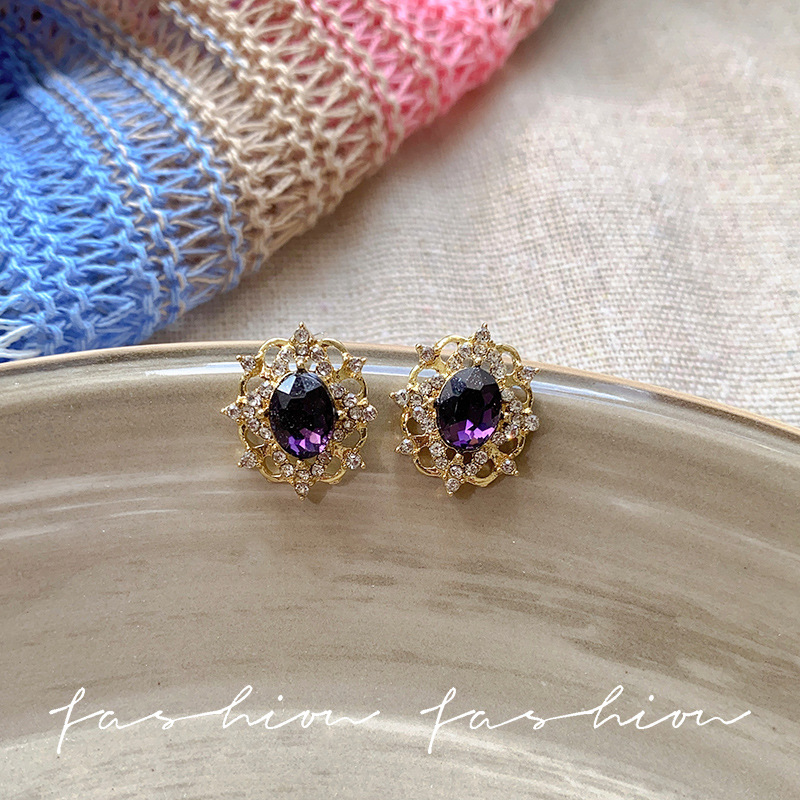 Mid-style amethyst lace stud earrings for women, light luxury, high-end, fashionable and elegant earrings, retro earrings, Yiwu accessories Application Scenario