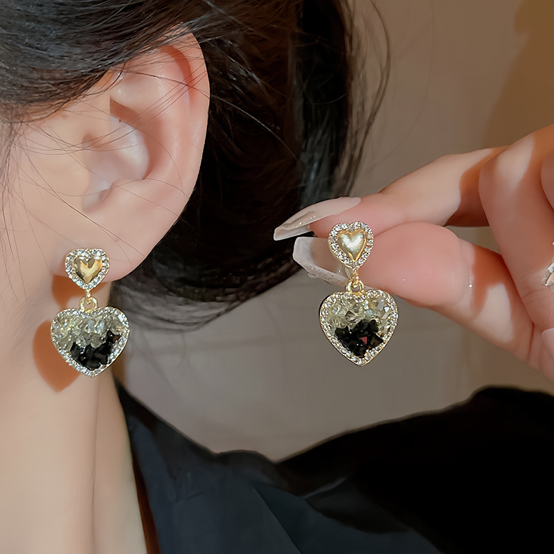 925 Silver Needle Black rhinestone heart-shaped Earrings, 2025 new trendy and stylish earrings, niche design sense earrings for women Application Scenario