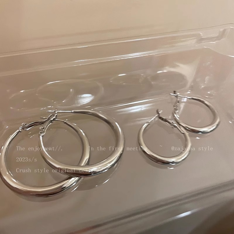 Silver pigment ring s925 silver needle ear ring, minimalist round face earrings with a cold and aloof style for women, a light luxury and high-end ring ear accessory details Picture