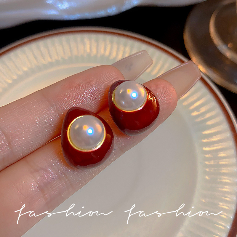 Ankela red teardrop stud earrings for women, French retro niche steamed bun pearl earrings, high-end and unique earrings Specification drawing
