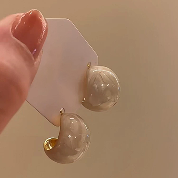 French retro cream-colored glazed bean stud earrings, artistic oval geometric earrings, versatile and elegant, niche earrings details Picture