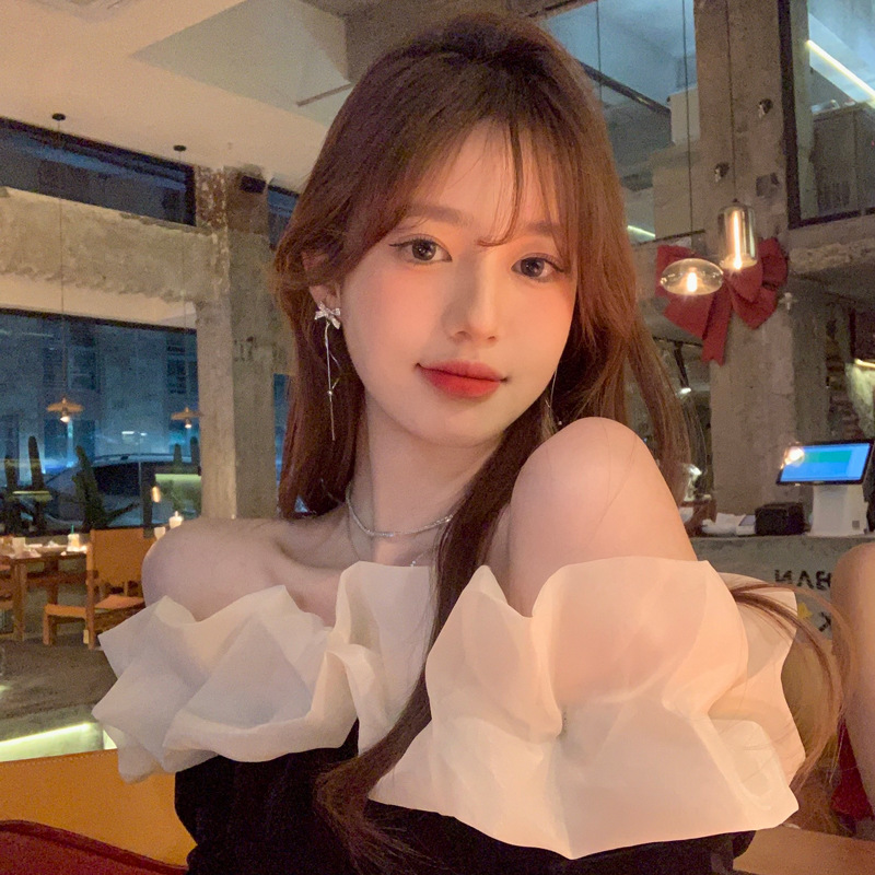 French long tassel bow earrings with a high-end feminine touch, a niche and light luxury style, Instagins-style trendy earrings full figure