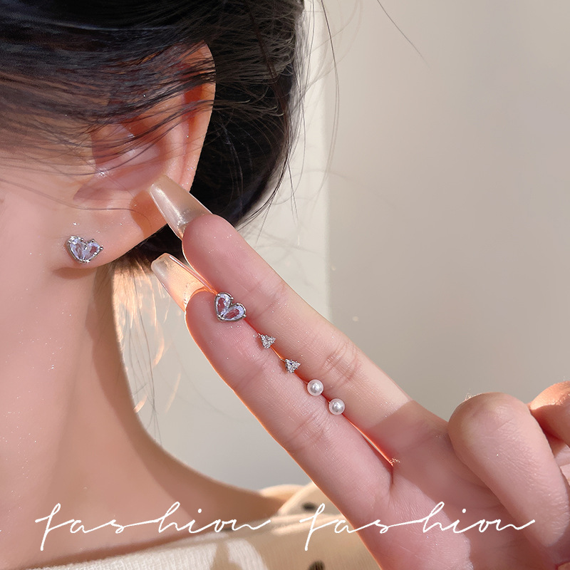 Heart-shaped ear studs for ear piercing, no need to remove. Sparkling Zircon cochlear ear bone studs, a unique, simple and high-end commuter ear accessory for women full figure