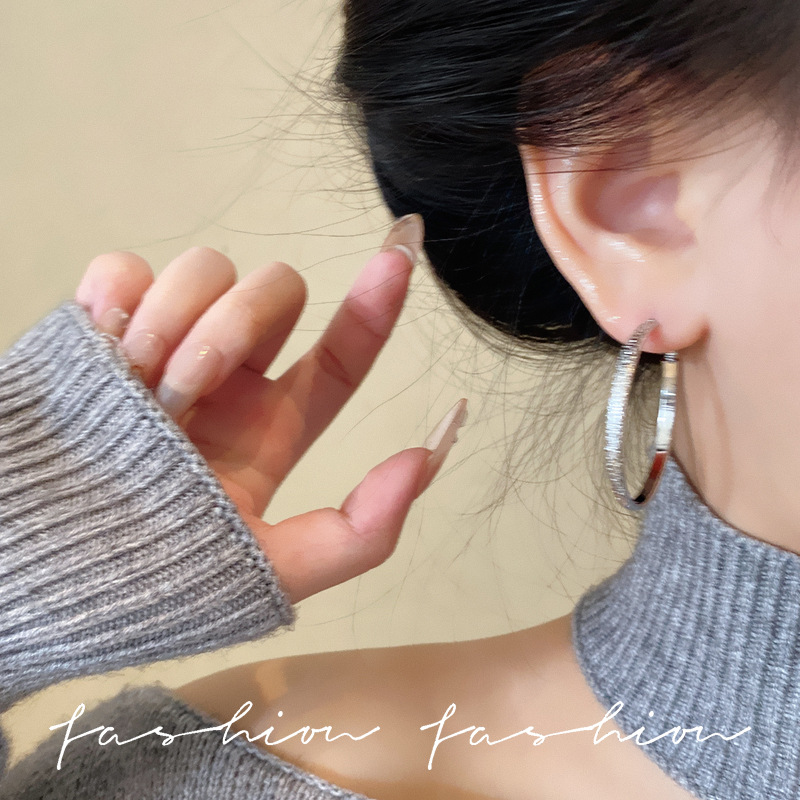 New Hong Kong-style large circle earrings, S925 silver needle, stylish Korean versatile ear rings and earrings, round earrings Specification drawing