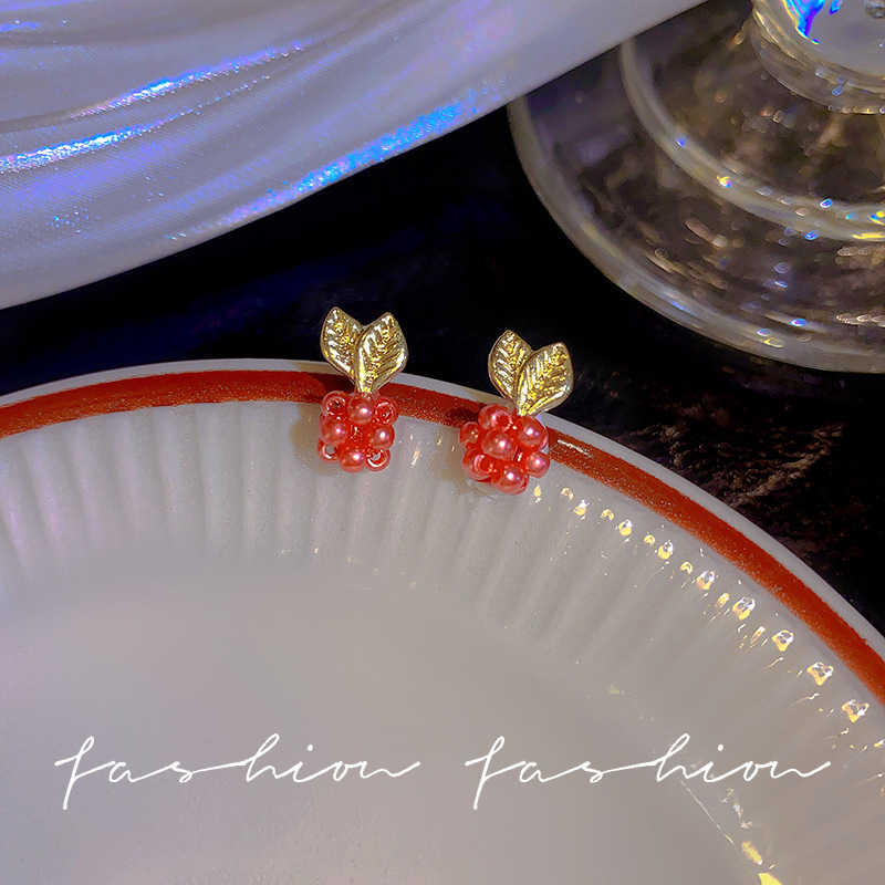 Retro red raspberry cute fruit earrings, high-end small and exquisite stud earrings, 925 silver needle Japanese-style girl earrings Specification drawing