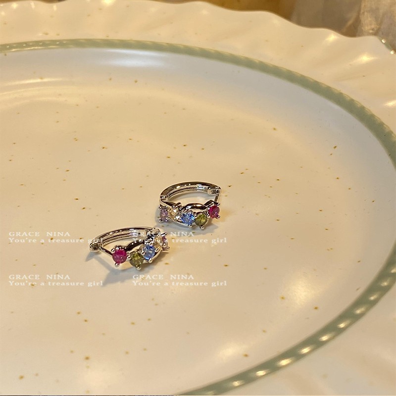 Japanese and Korean colorful sparkling zircon stud earrings for women, light luxury and fashionable style, niche design, high-end and unique earrings Application Scenario