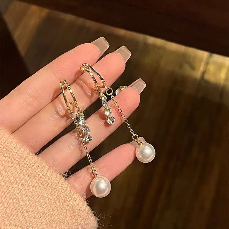 925 Silver needle high-end pearl stud earrings, unique and niche long tassel earrings for women, fashionable and elegant earrings Application Scenario