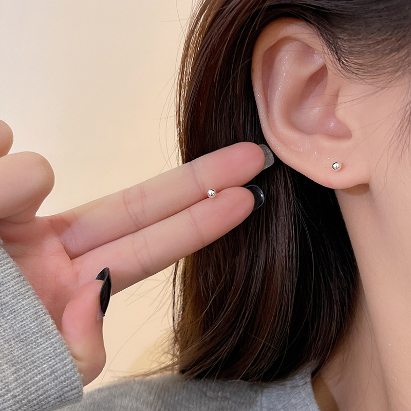 The Dongdaemun Women's 2023 trendy design combination set of ear studs and three-piece earrings from South Korea Application Scenario