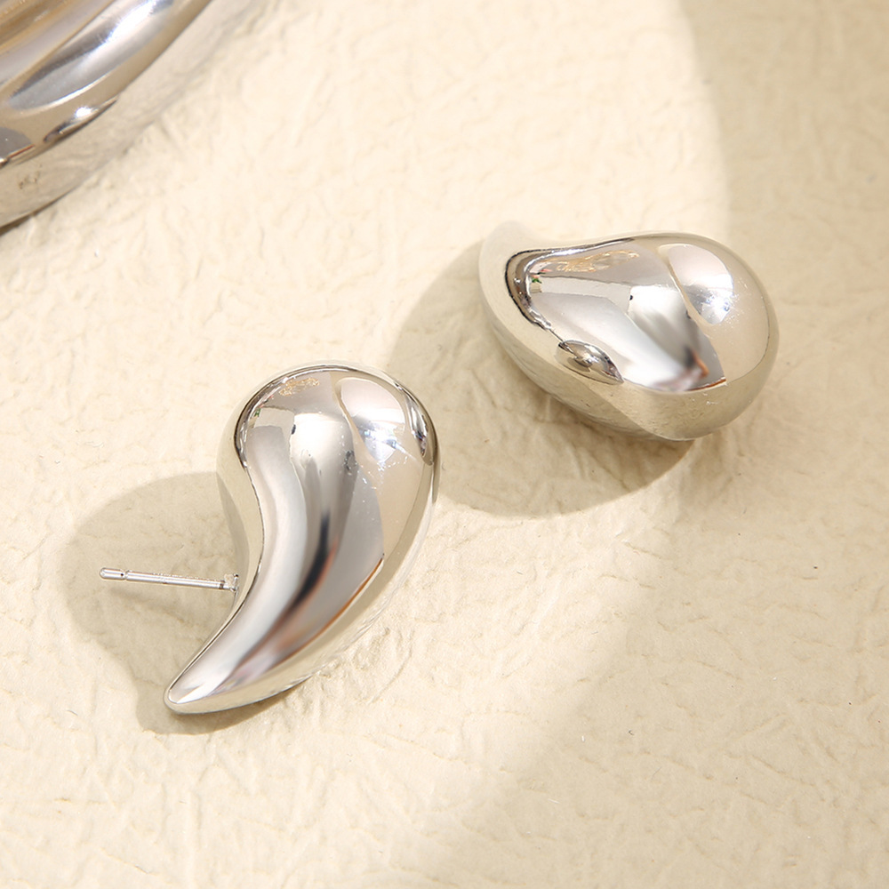 Amazon's best-selling teardrop-shaped earrings exude a sense of sophistication. CCB melon seed-shaped earrings are simple and fashionable, with golden stud earrings Application Scenario