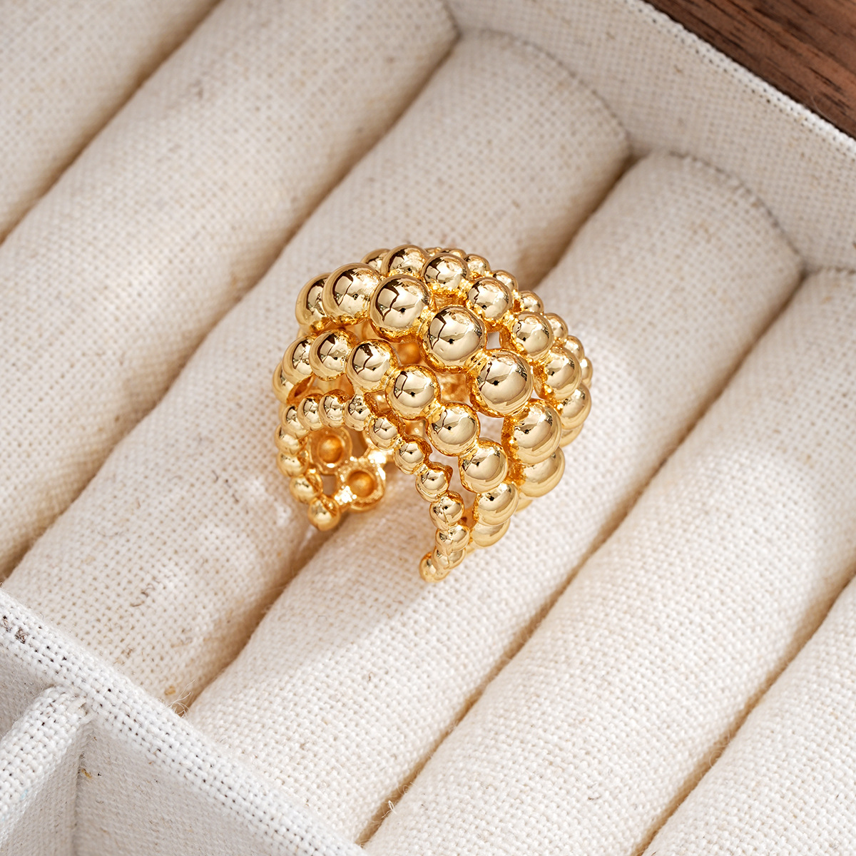 New cross-border fully managed personalized C-shaped semi-circular beading ear clips/A cold and elegant style bestseller boneless ear clips for women Application Scenario