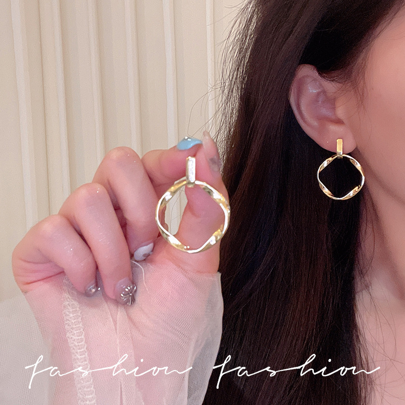 European and American style simple geometric earrings, women's irregular retro circular stud earrings, niche light luxury internet-famous earrings wholesale full figure