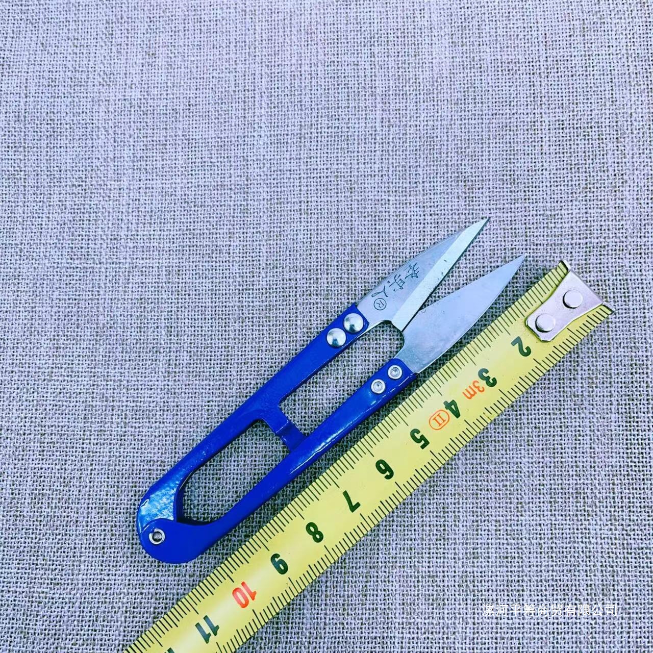 Wholesale scissors, small commodities, spring yarn scissors, two-yuan store, three-yuan store full figure