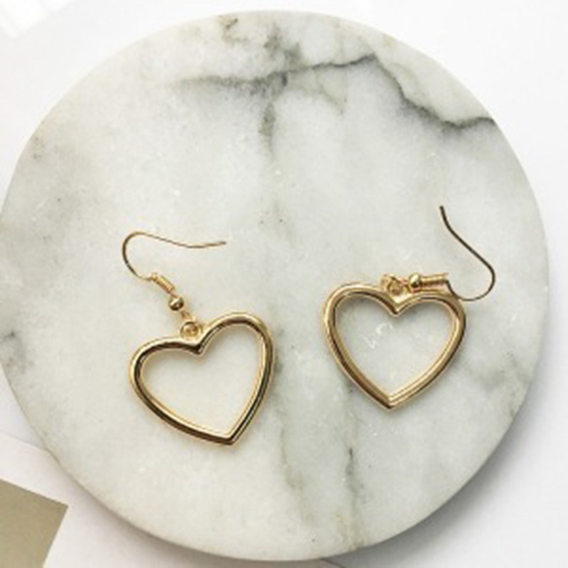 The Japanese Harajuku soft and cute girl's hollowed-out geometric heart-shaped sweet golden heart-shaped earrings, pendants and earrings are trendy details Picture